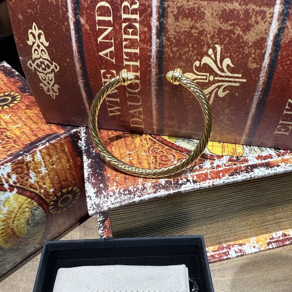 D̲a̲v̲i̲d̲ ̲Y̲u̲r̲m̲a̲n̲ 5mm Diamond Dome Cable Cuff Bracelet 18K Gold - Picture 6 of 7